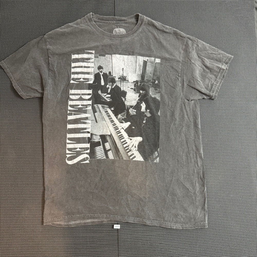 The Beatles Band Graphic T-Shirt Gray Mineral Wash Studio Print Mens M/L 2018